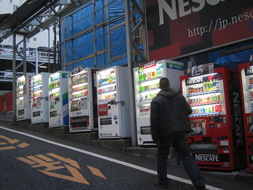 Death by Vending Machine: Mannen lever farlig